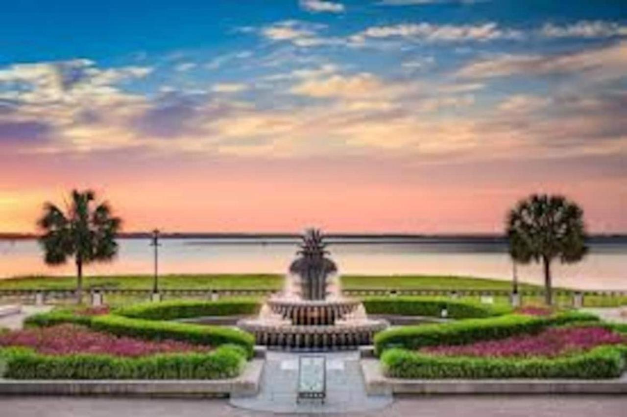 ☆Live On The Water! Lake Palmetto Palm W/ Patio - 10Min To Downtown & Beaches☆ Charleston Exterior foto